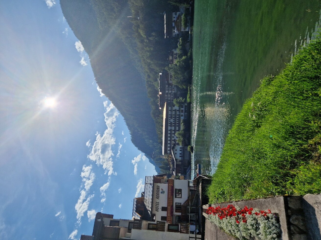 阿德里安娜酒店主图