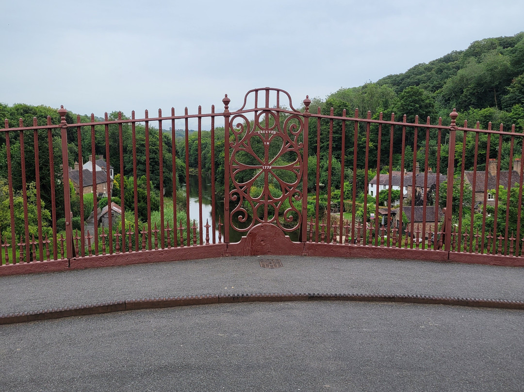 The Iron Bridge and Tollhouse景点图片