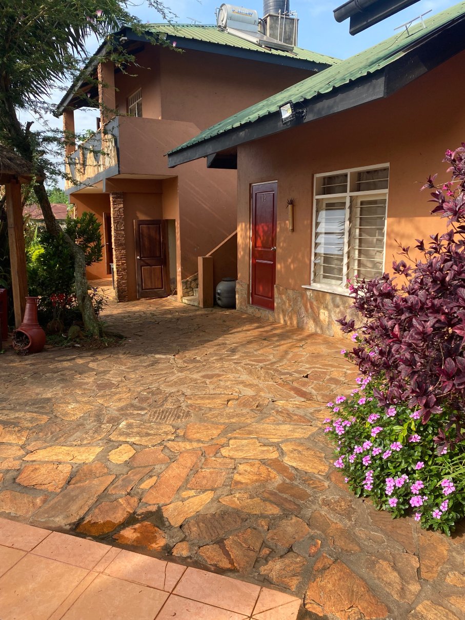 Surjio's Pizzeria & Guest House-浴室