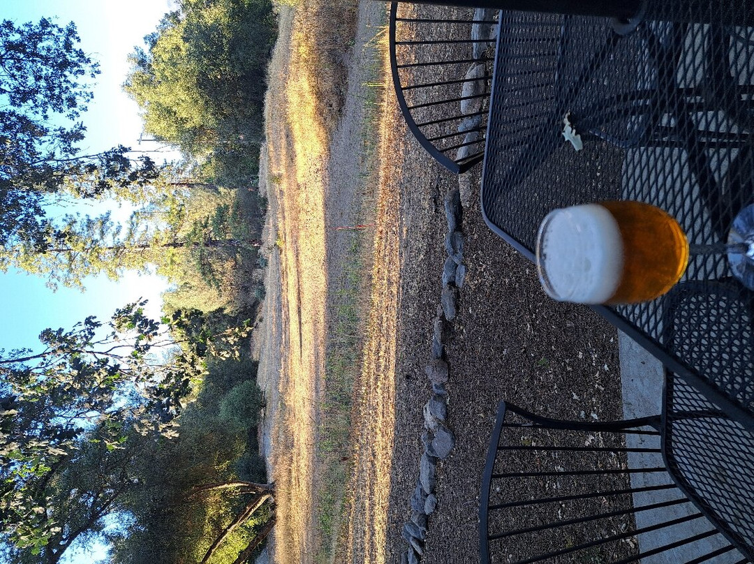 Queen's Inn by the River主图