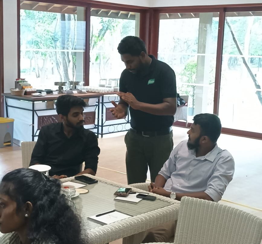 阿玛亚湖酒店主图