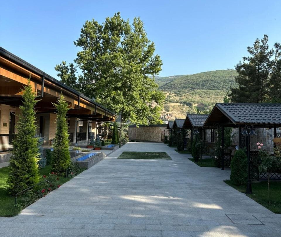 Le Chalet Mont Hotel and Restaurant