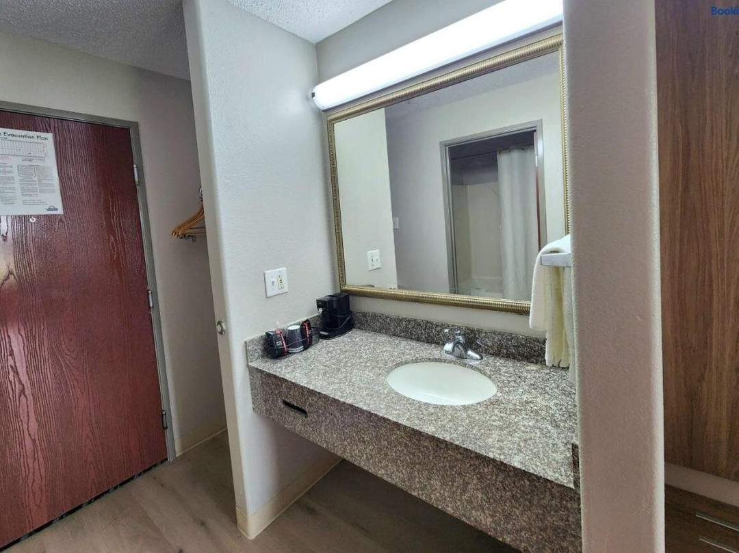 Days Inn by Wyndham Lafayette Scott