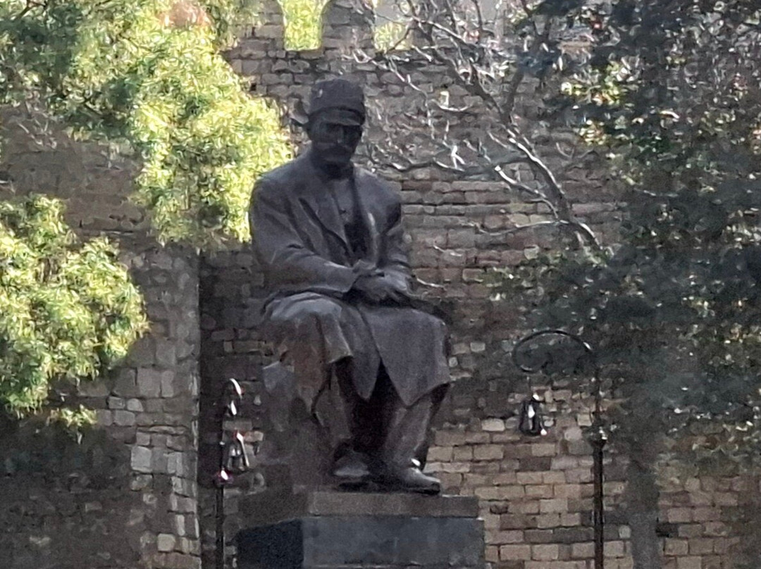Monument to Mirza Alakbar Sabir-巴库必去景点