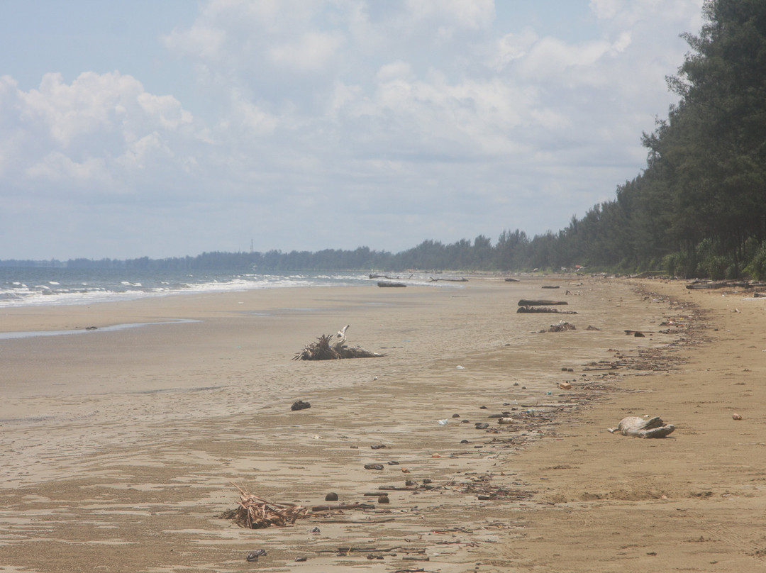 Lumut Beach景点图片