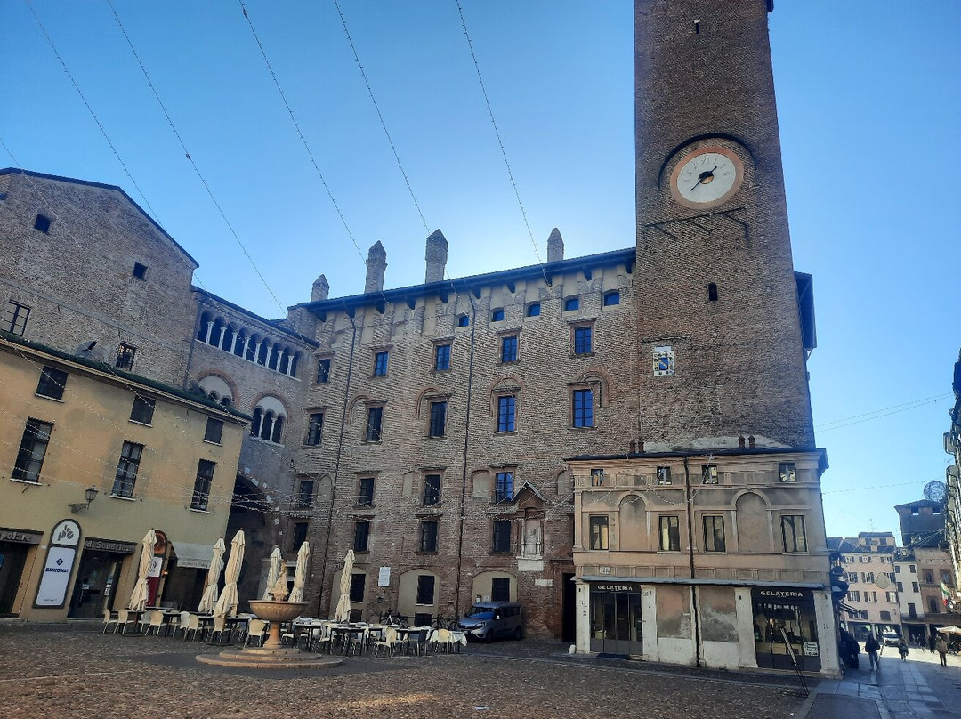 Piazza Broletto景点图片