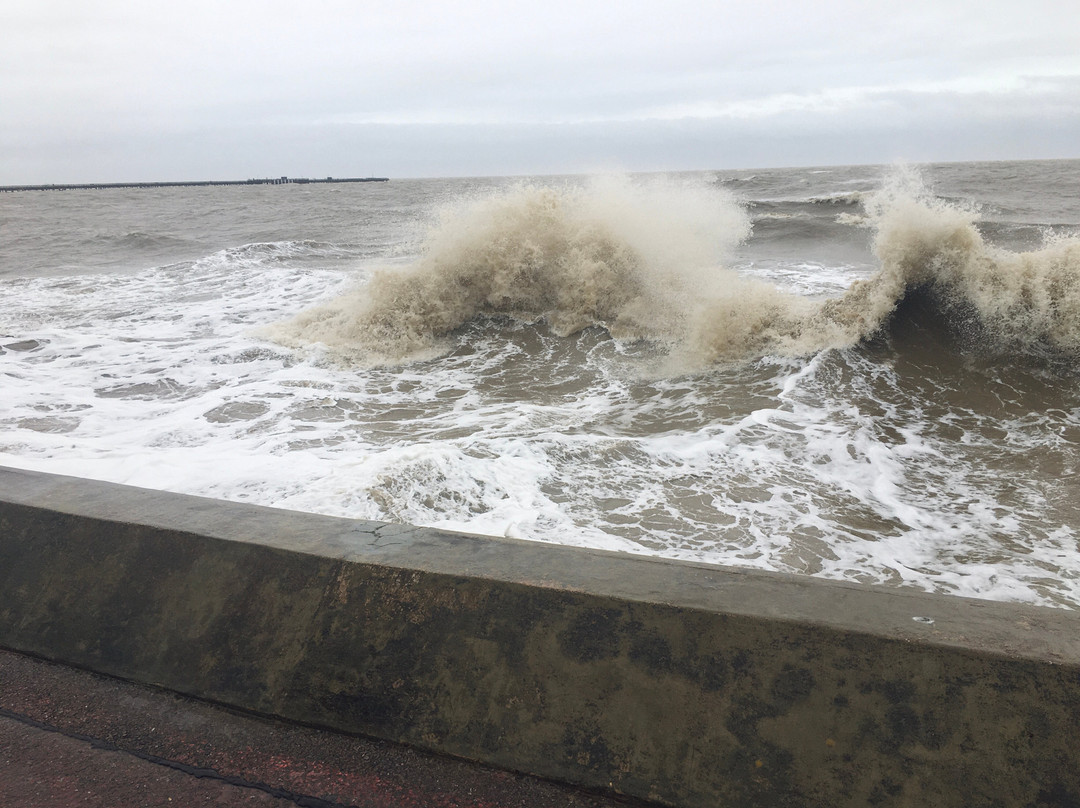 Walton On The Naze beach景点图片