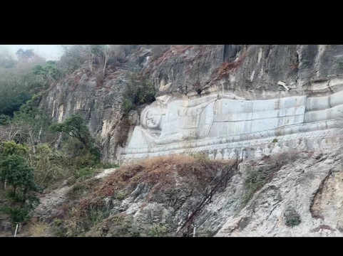 Killing Caves Of Phnom Sampeau-Phnum Sampov必去景点