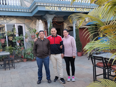 格兰德假日酒店主图