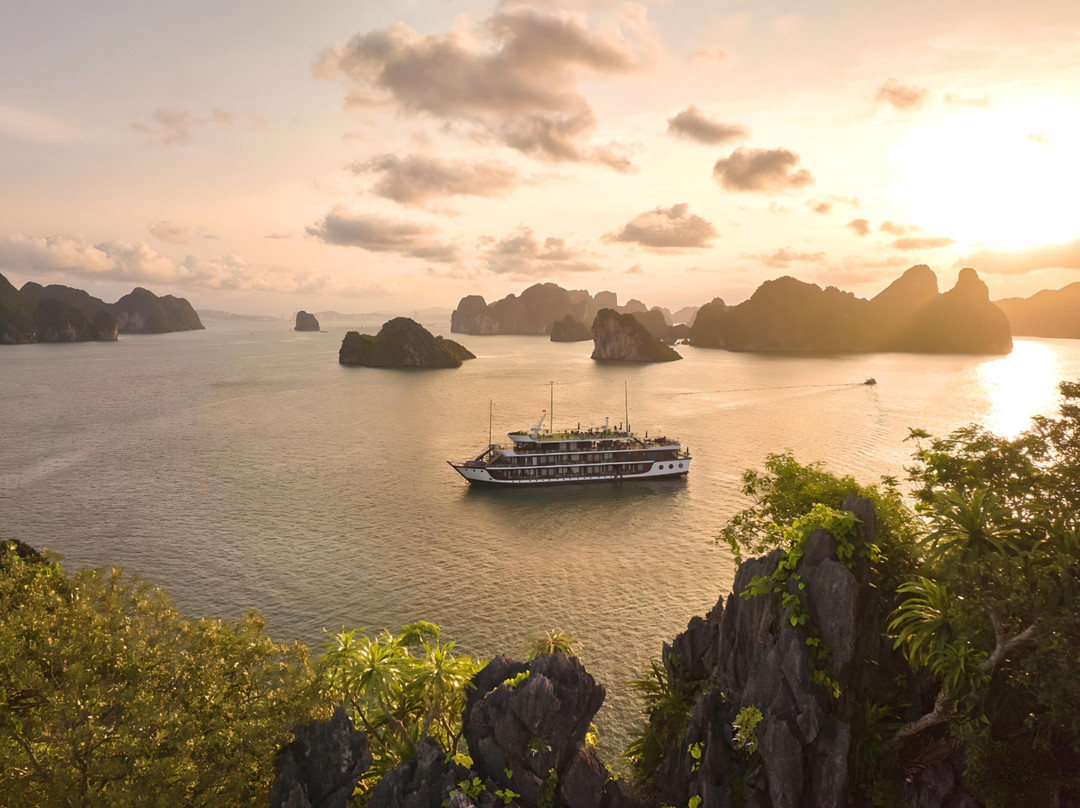 Halong Bay Le Journey Cruise