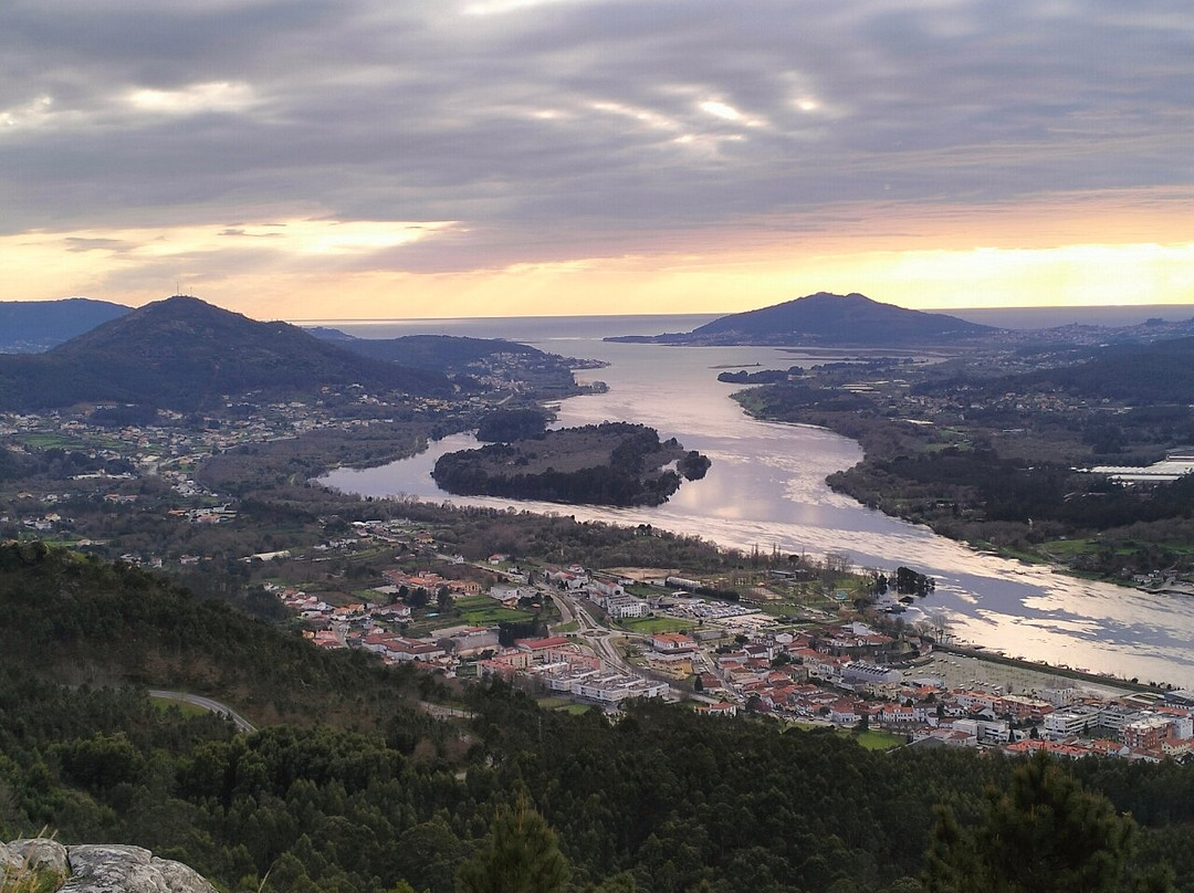 Miradouro e Baloiço Do Cervo景点图片
