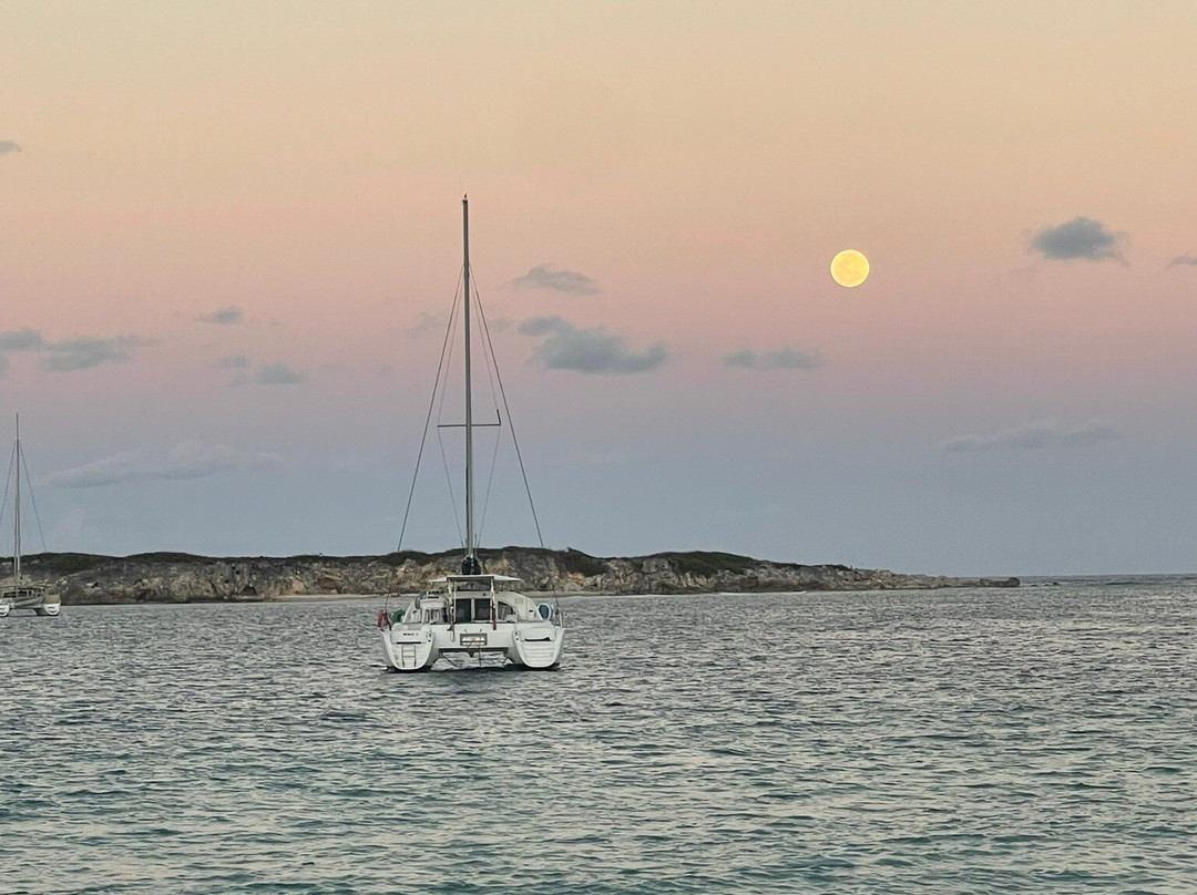 Colibri Massage Sxm-东方湾必去景点