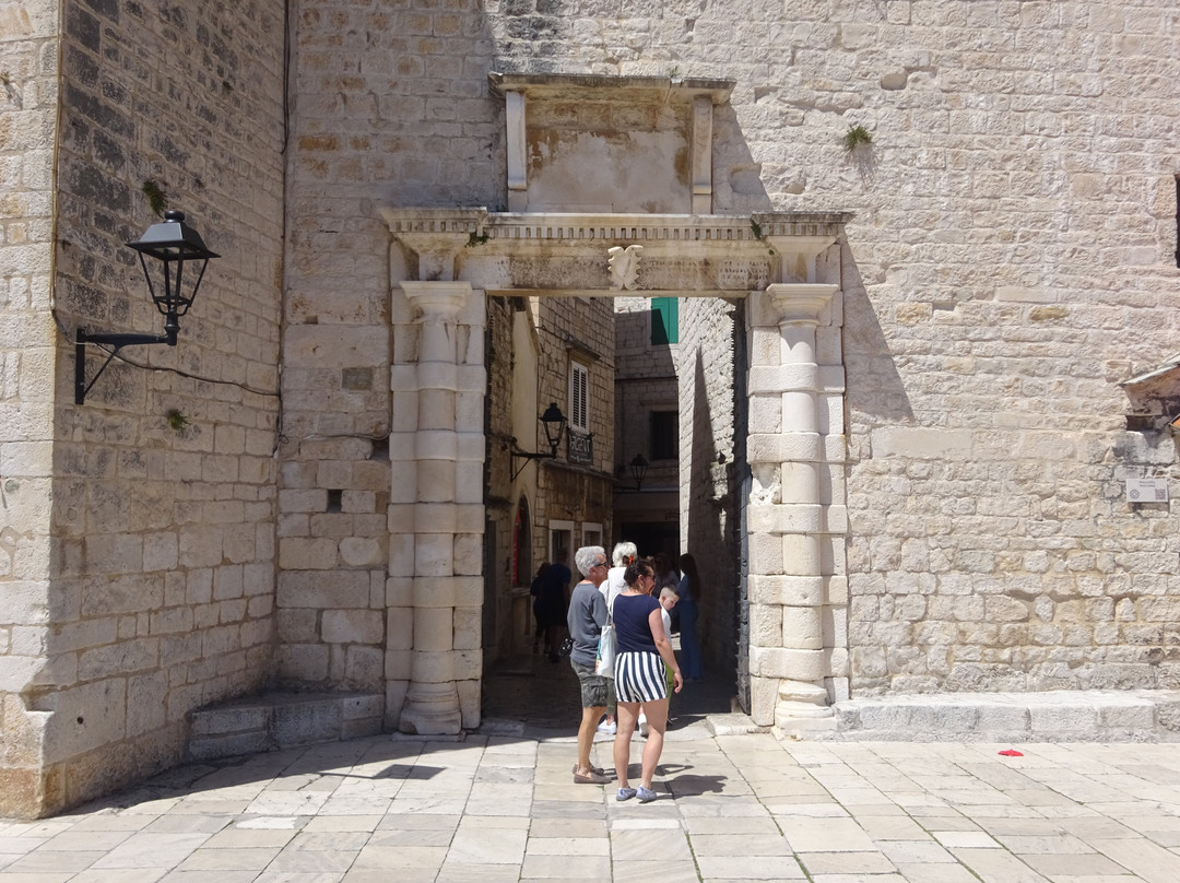 Južna gradska vrata (South Gate)-特罗吉尔必去景点