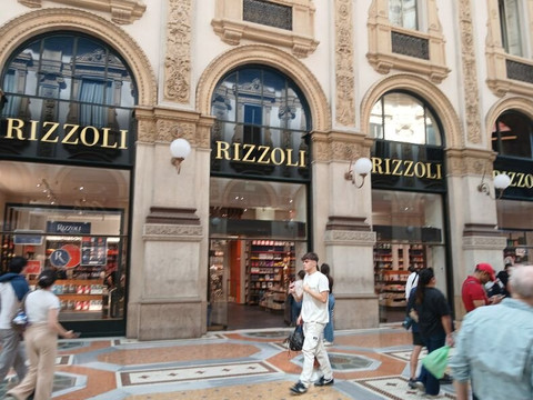 Rizzoli Galleria-米兰必去景点