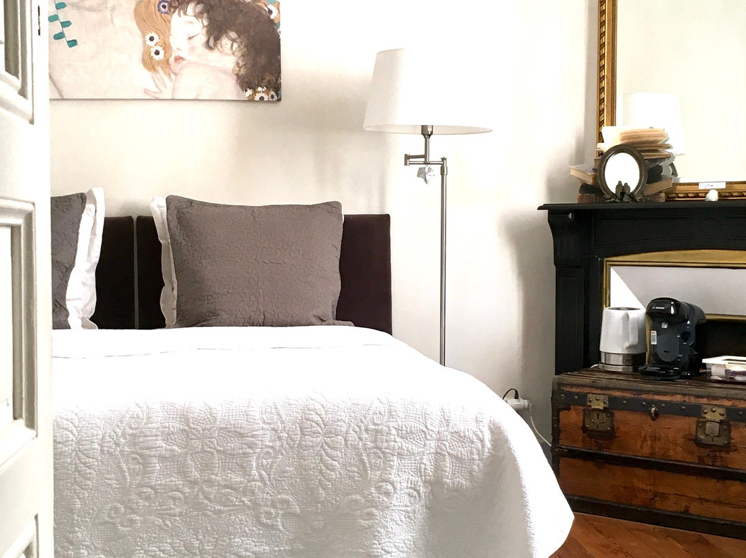 C'est Une Maison Bleue主图