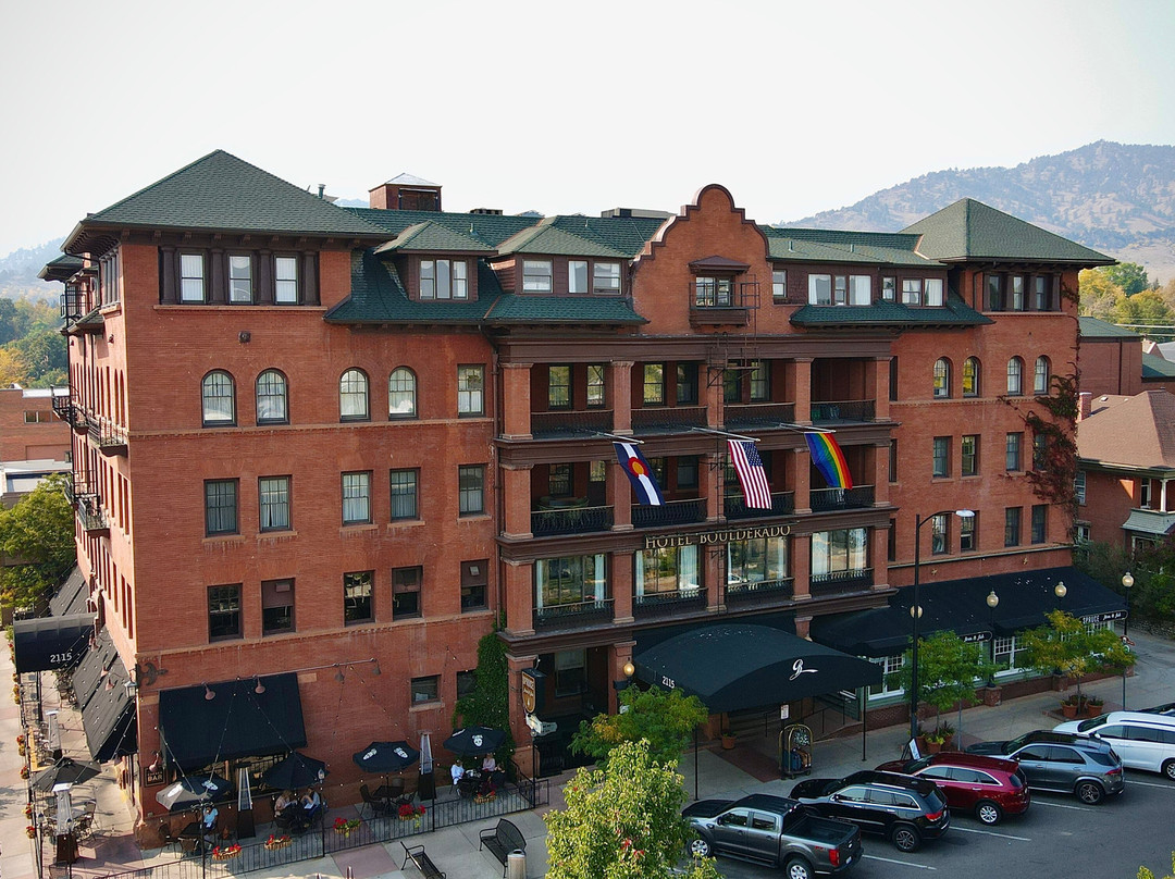 博尔德拉多酒店主图