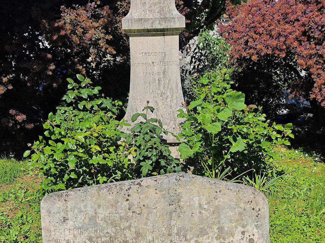 Monument À Théodore Agrippa D'aubigné