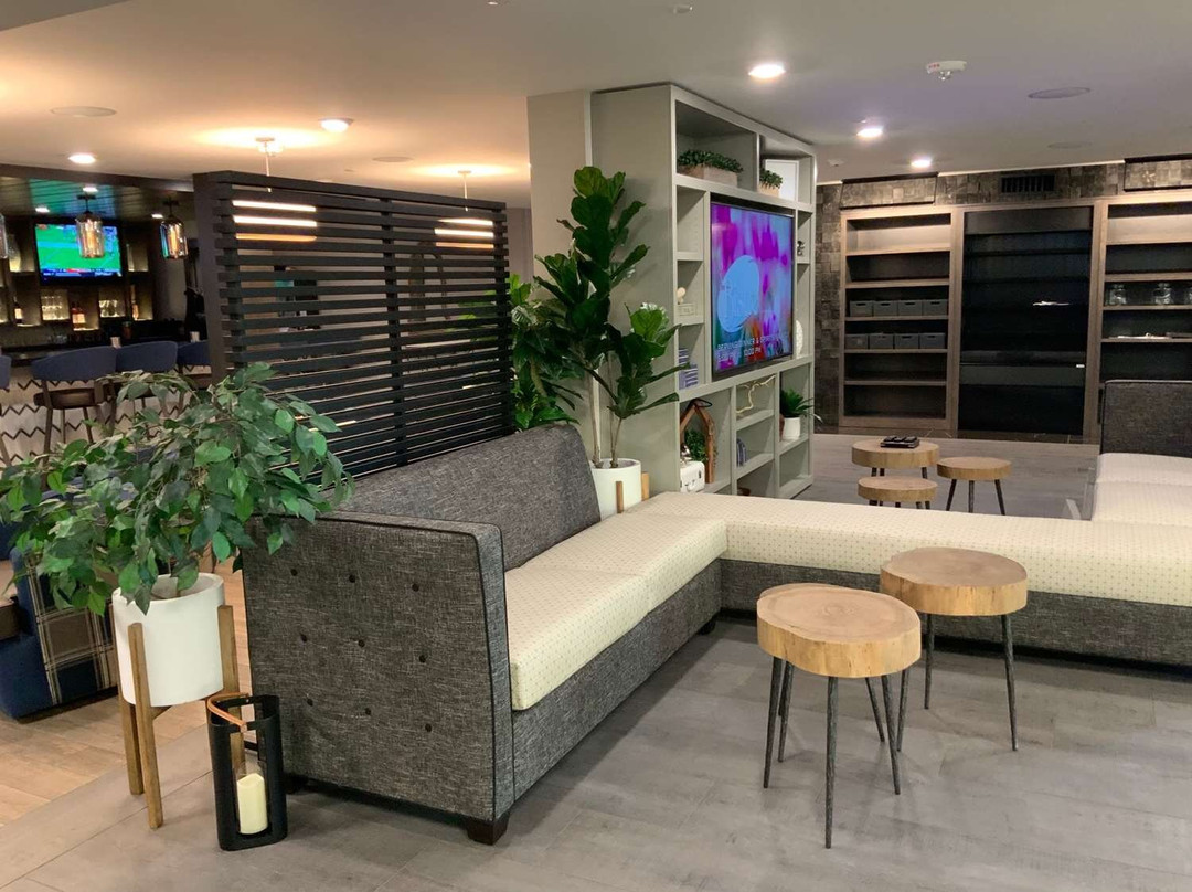 Oxford Suites Portland - Jantzen Beach