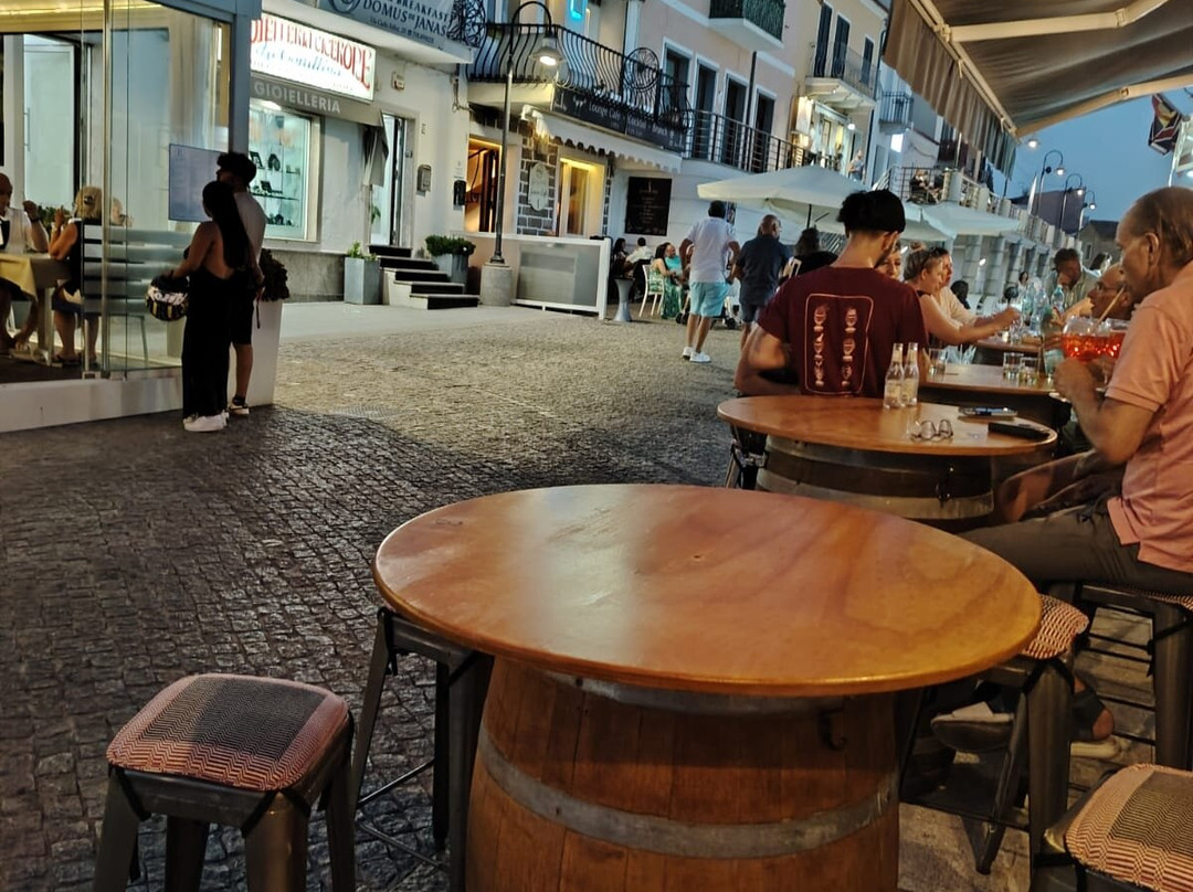 Enoteca La Bottega-圣特雷莎加卢拉必去景点