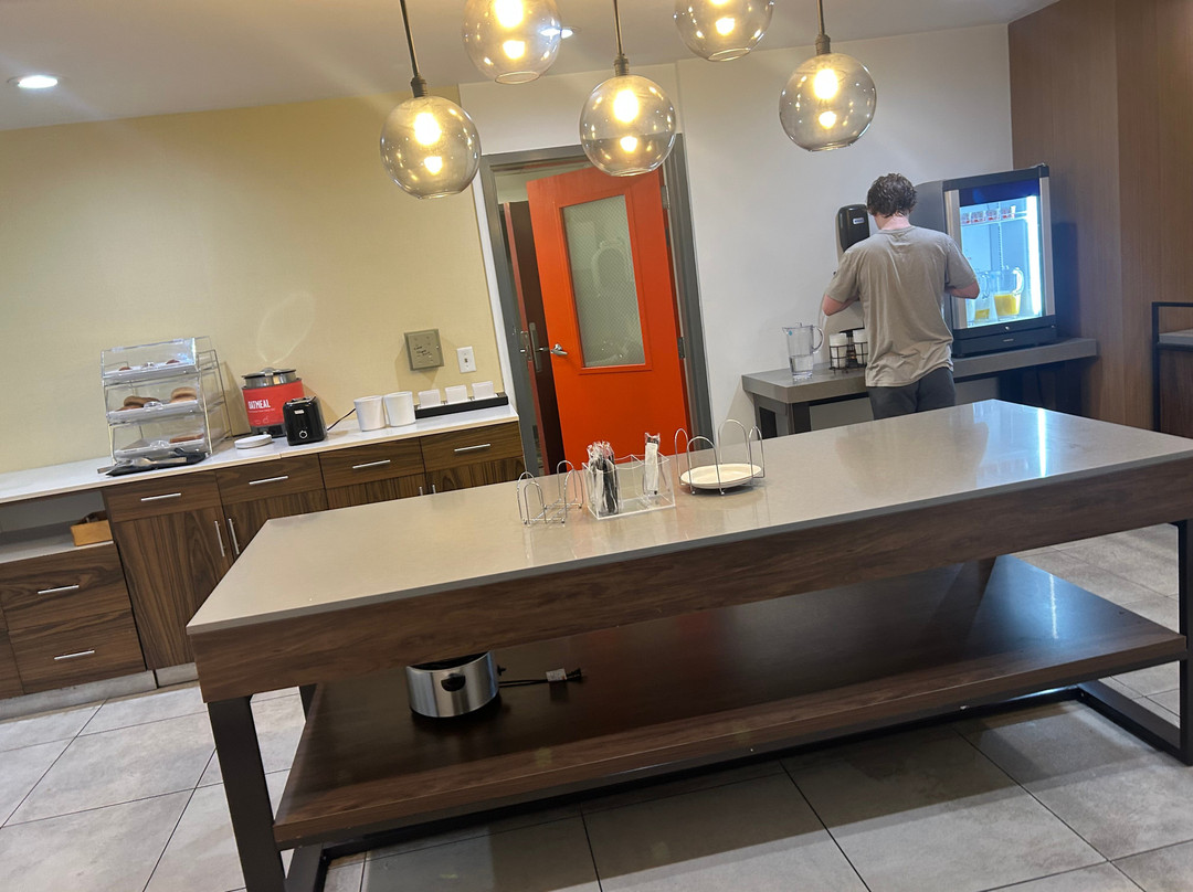 北托莱多希尔顿恒庭旅馆&套房酒店主图