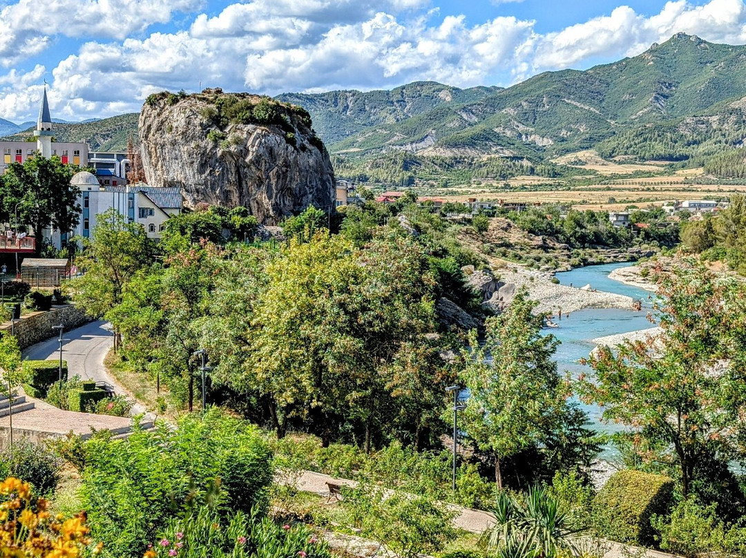 Guri i Qytetit-Permet必去景点