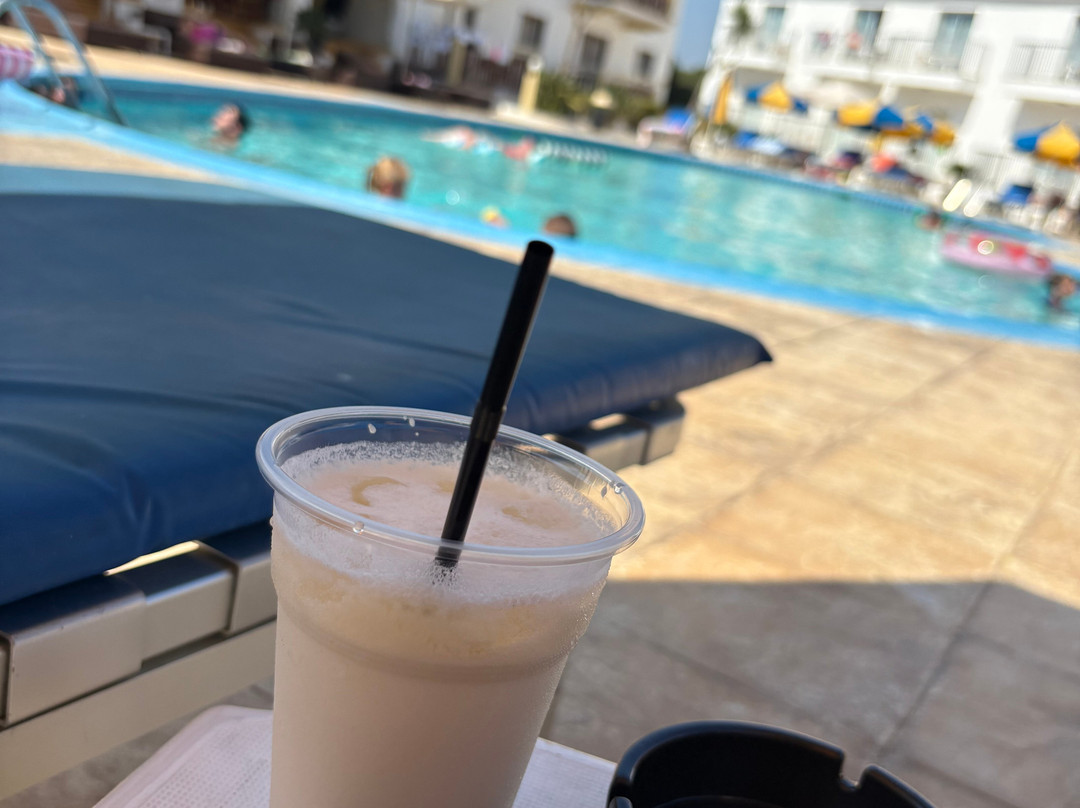 Cosmelenia Hotel Apartments主图