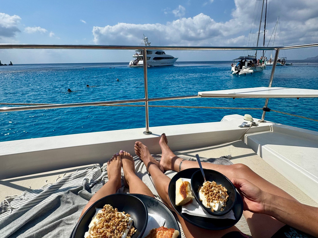 Odysseus A. Yacht Cruises-Adamas必去景点