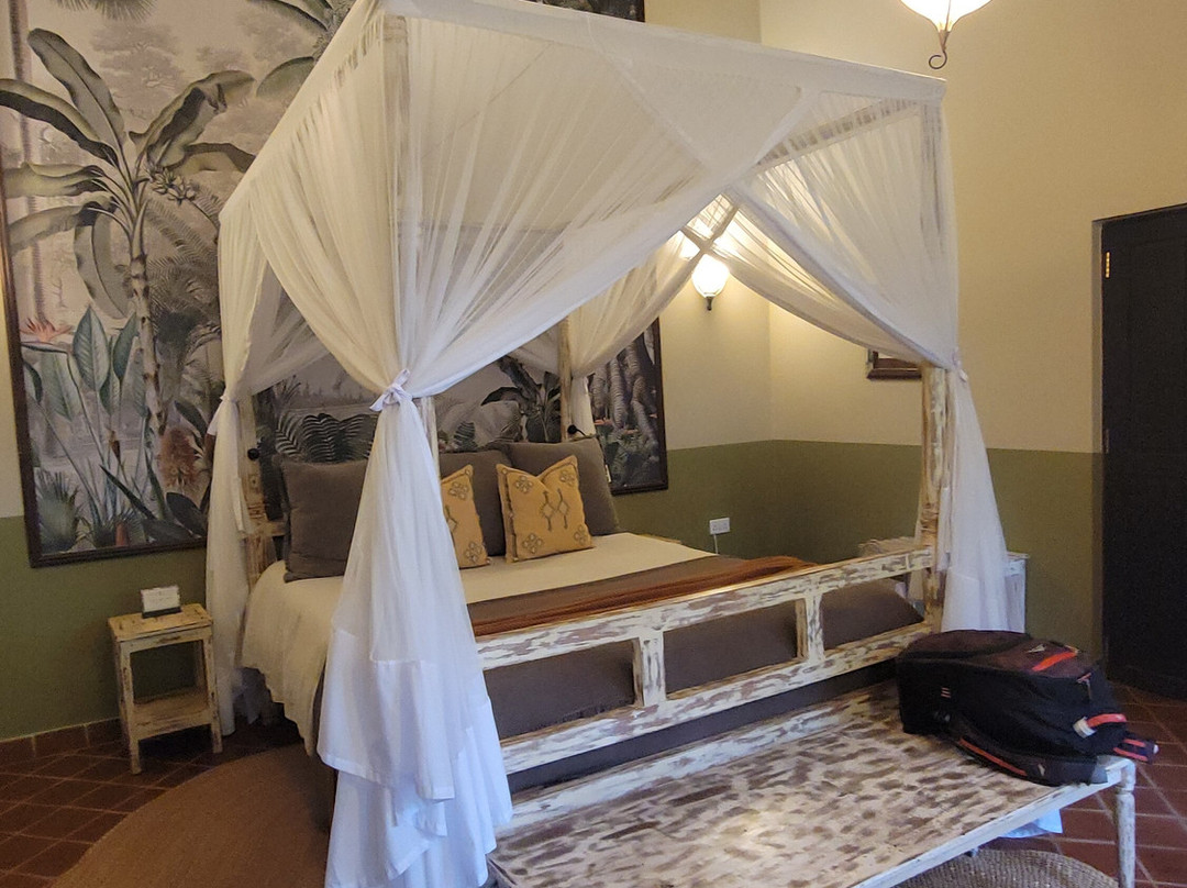 河边树乡村酒店主图