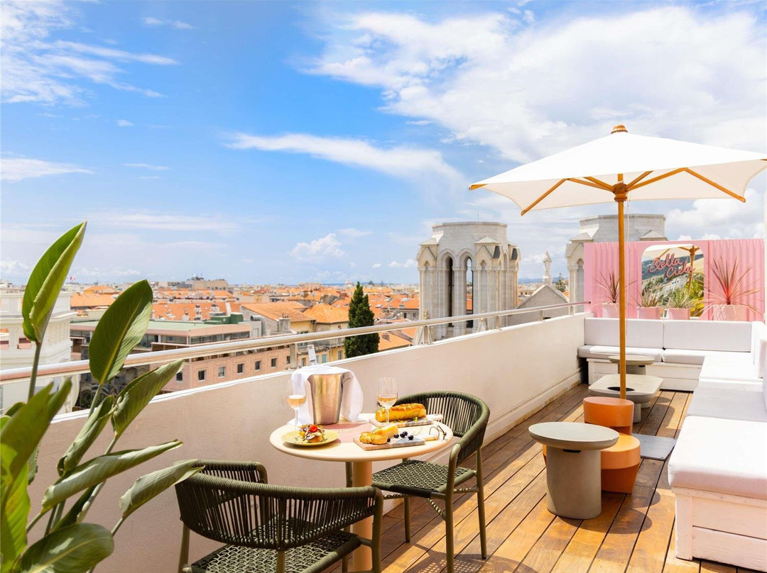 尼斯中心巴黎圣母院美居酒店主图