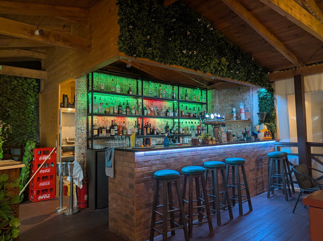 Woodstone Cocktails And Beer Gastropub