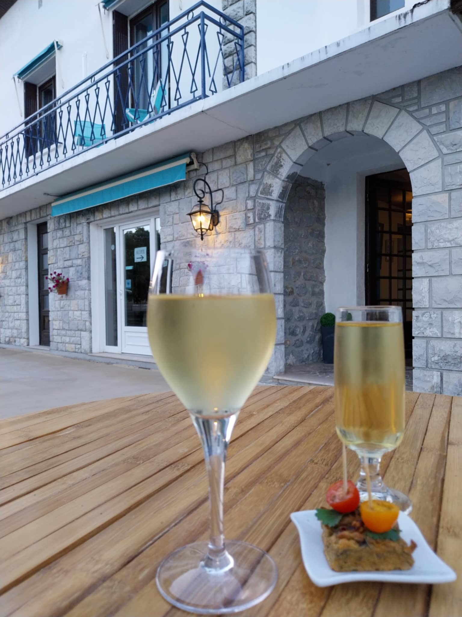 Source De La Vallée-官方