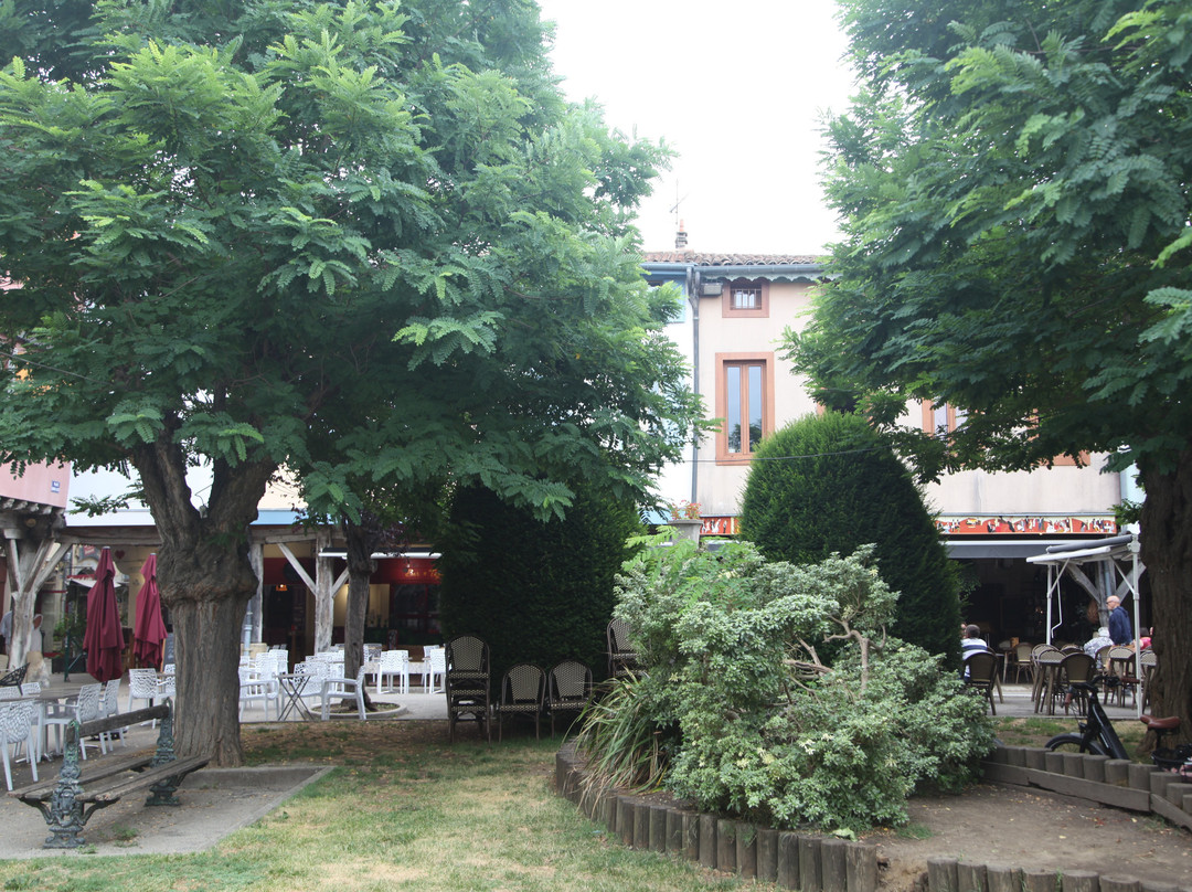 Place Marechal Leclerc-Mirepoix必去景点
