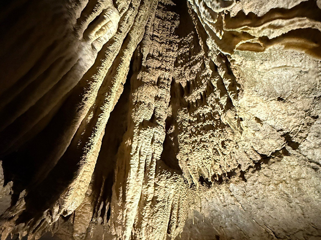 Bluff Dwellers Cave-Noel必去景点