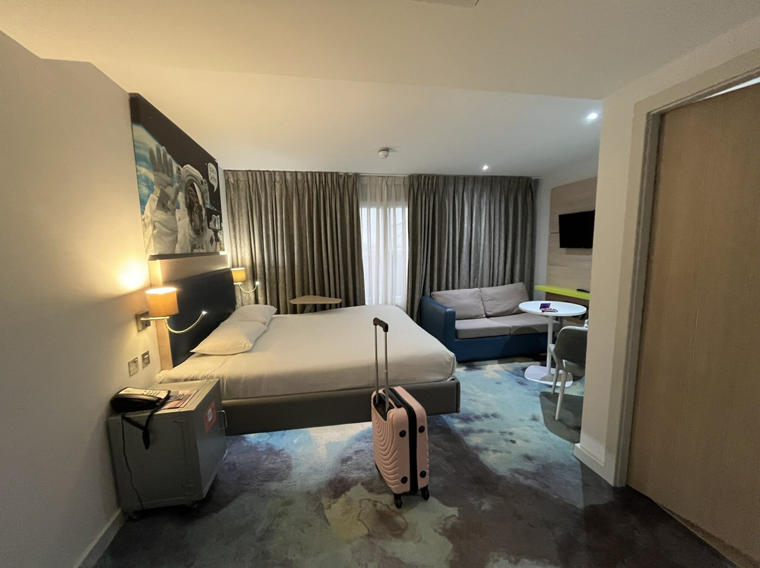 宜必思尚品伦敦希思罗机场酒店主图