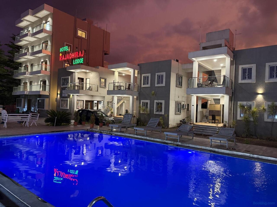 Hotel Rajadhiraj