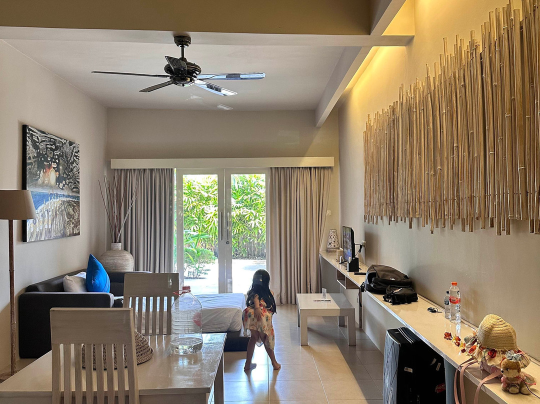 罗维纳酒店主图