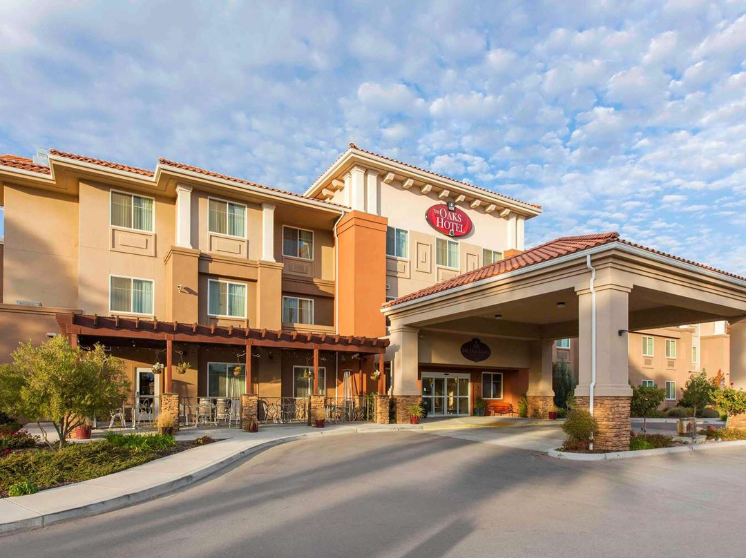 San Ardo酒店住宿-The Oaks Hotel & Suites