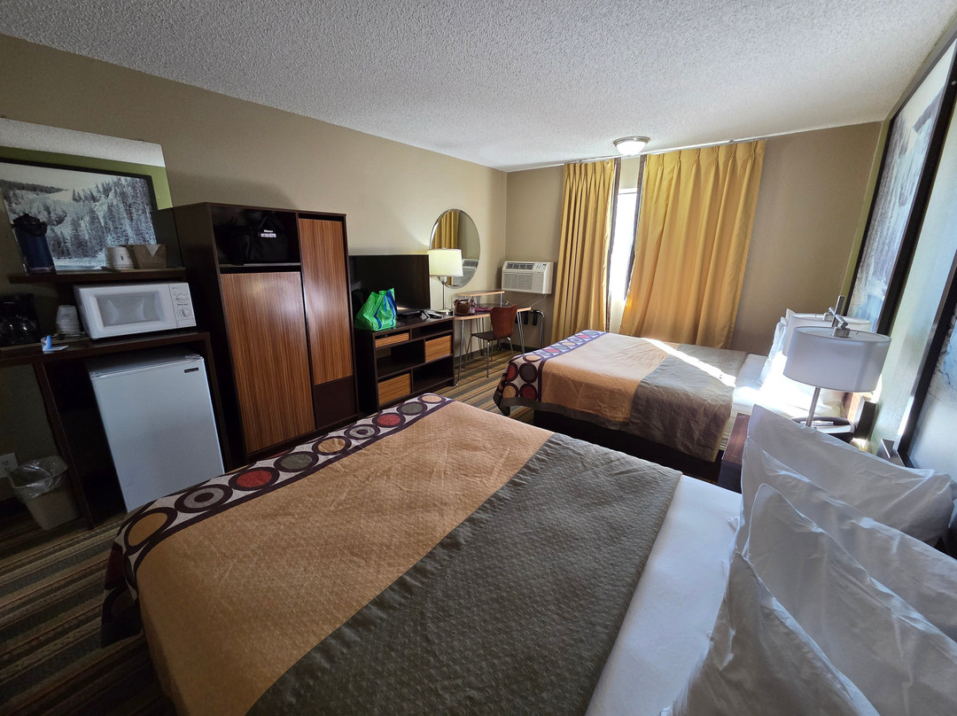 Super 8 by Wyndham Montrose主图