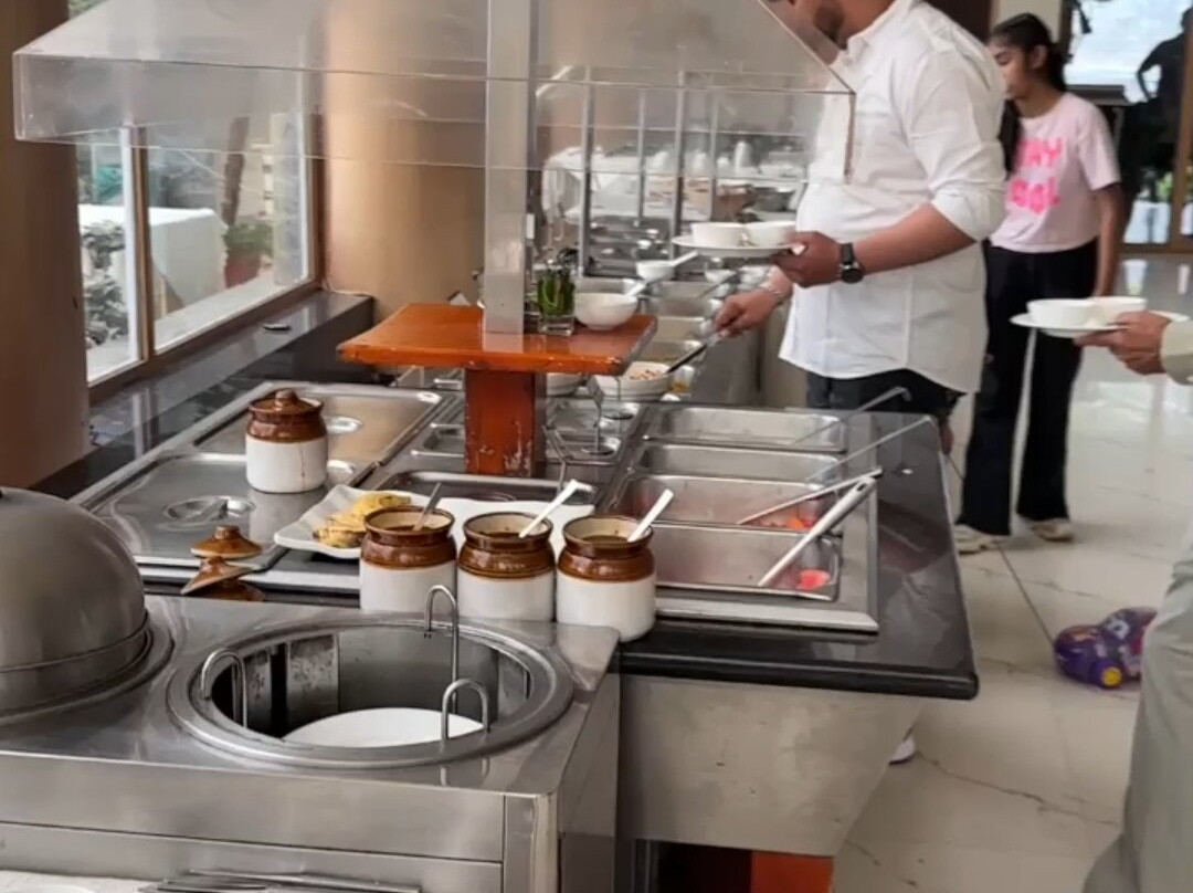 East Bourne Resort & Spa主图