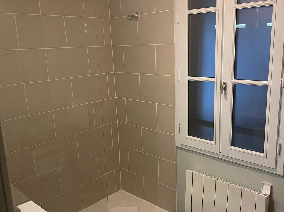 诺曼底酒店主图