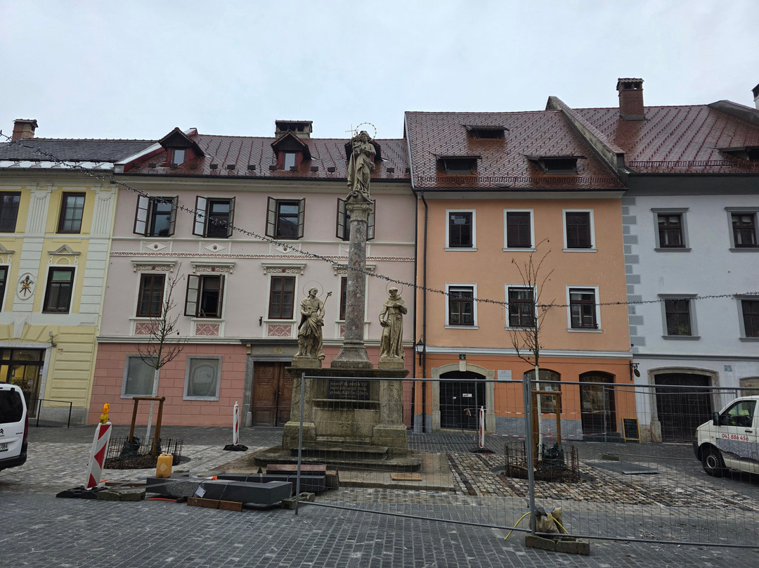 Marian and Holy Trinity columns-Skofja Loka必去景点