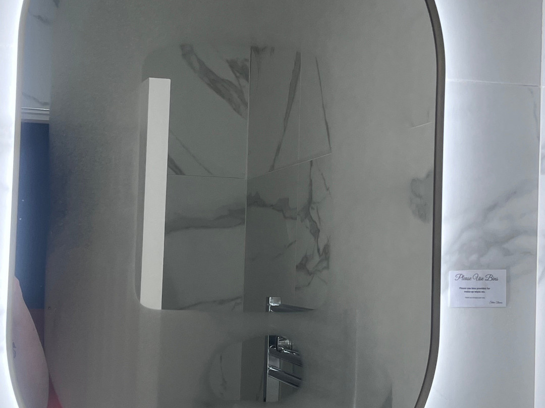 爱德华德勋爵酒店主图