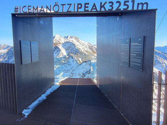 Glacier Hotel Grawand主图