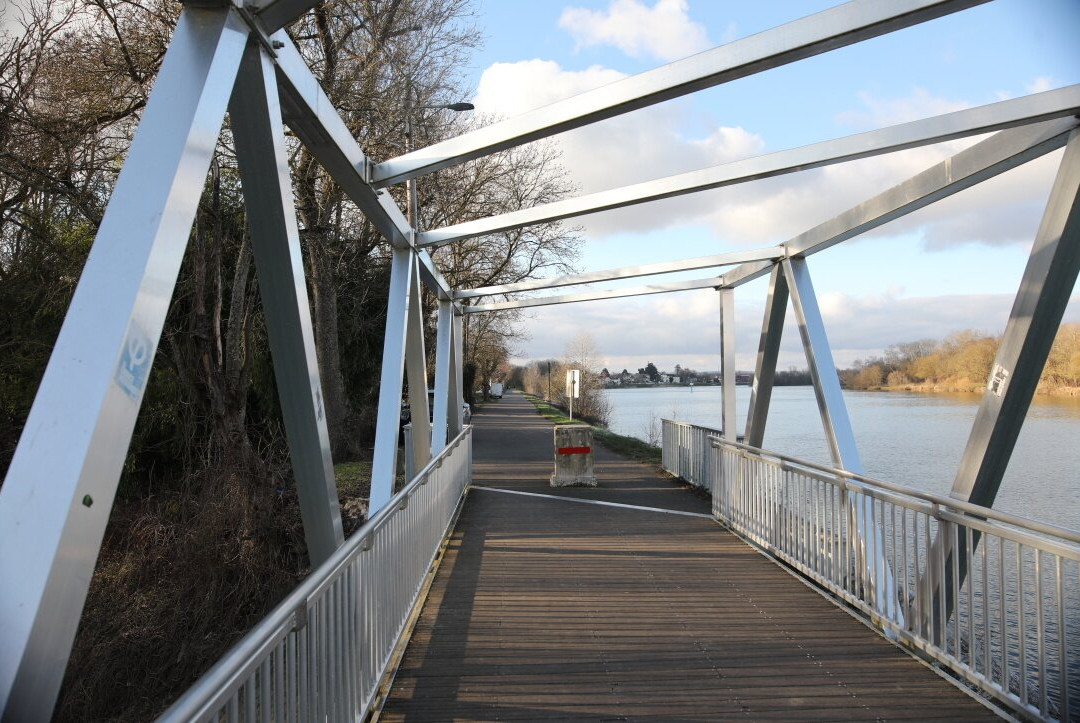 Passerelle de la Corne-Lux必去景点