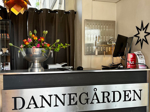 丹内花园酒店主图