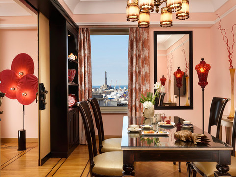 萨沃伊大酒店主图