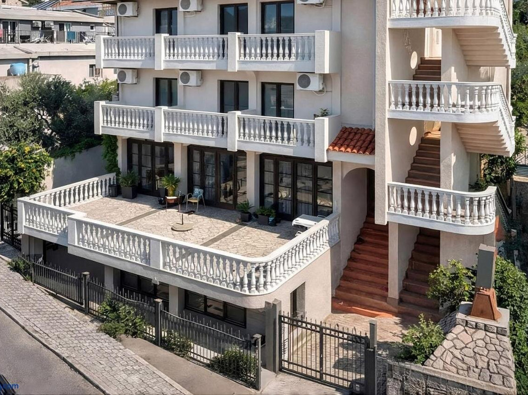 Apart Hotel Stone Flower of Petrovac