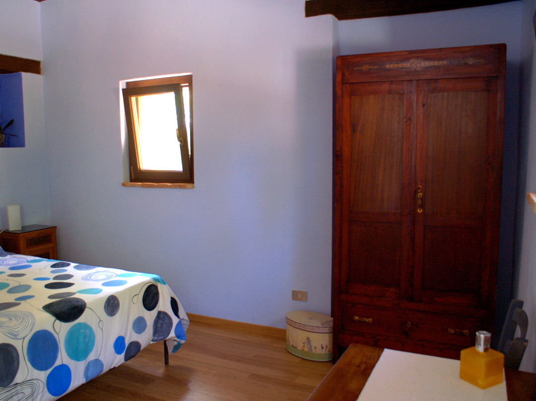 带游泳池的向日葵之家主图