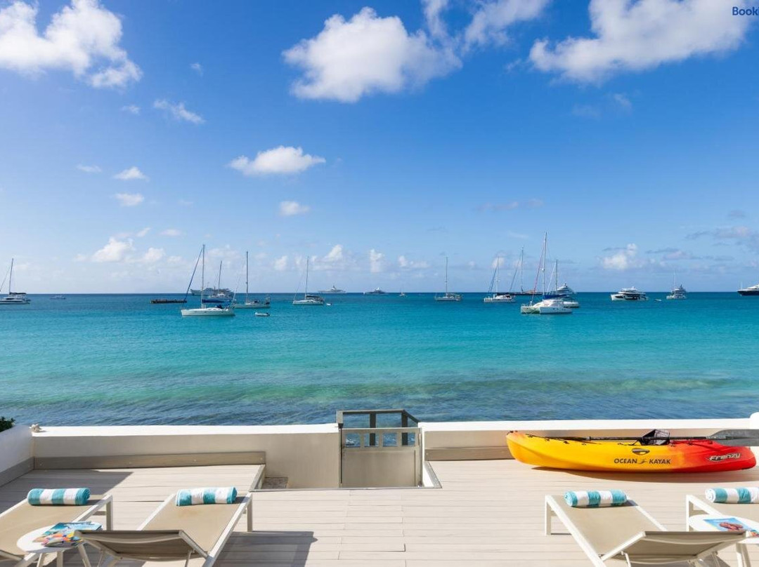 Aqualina Beach Club