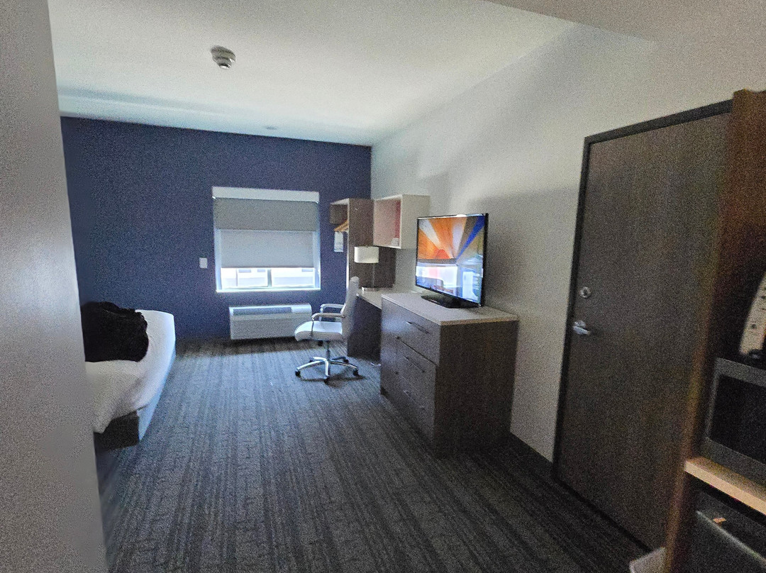 比蒙特西/I-10 瓦尔登温德姆戴斯套房酒店主图